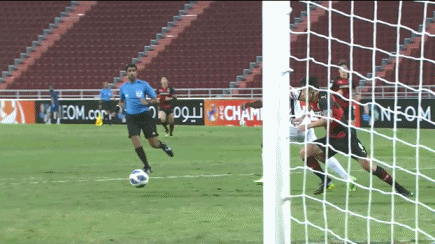 名古屋球员上演双人射门，重现足球小将经典动作