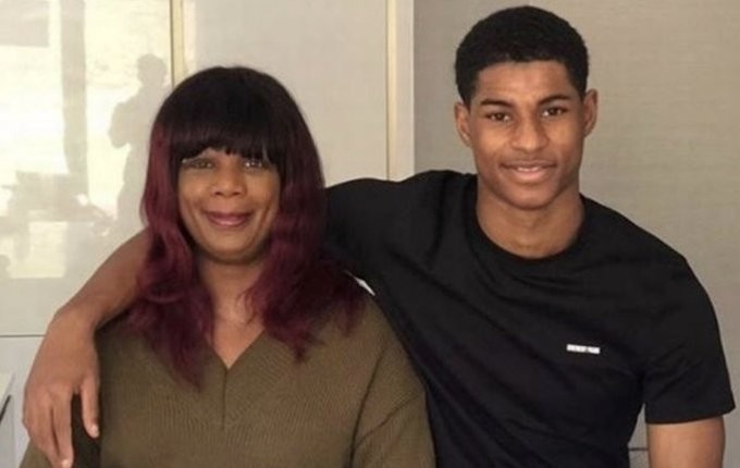 拉什福德母亲：足球照亮了他的童年 为他梦想成真而开心