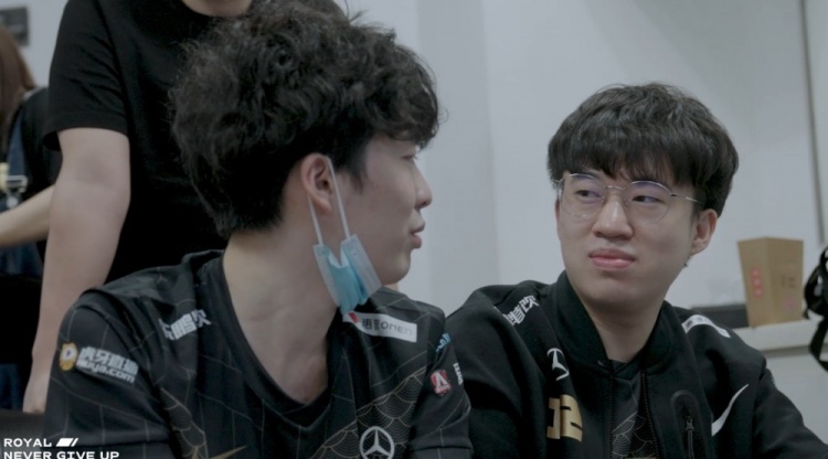 RNG发布赛场VLOG:“干劲十足”