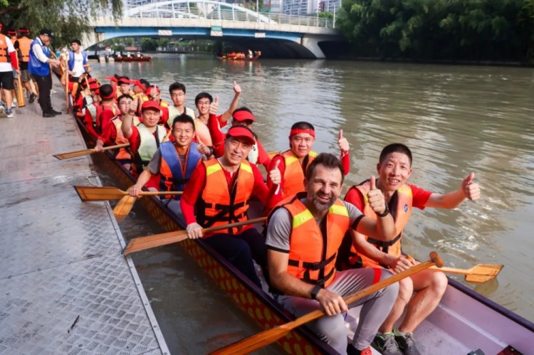 莱科率海港球员划龙舟,王燊超:龙舟如足球不是自己划得好就行