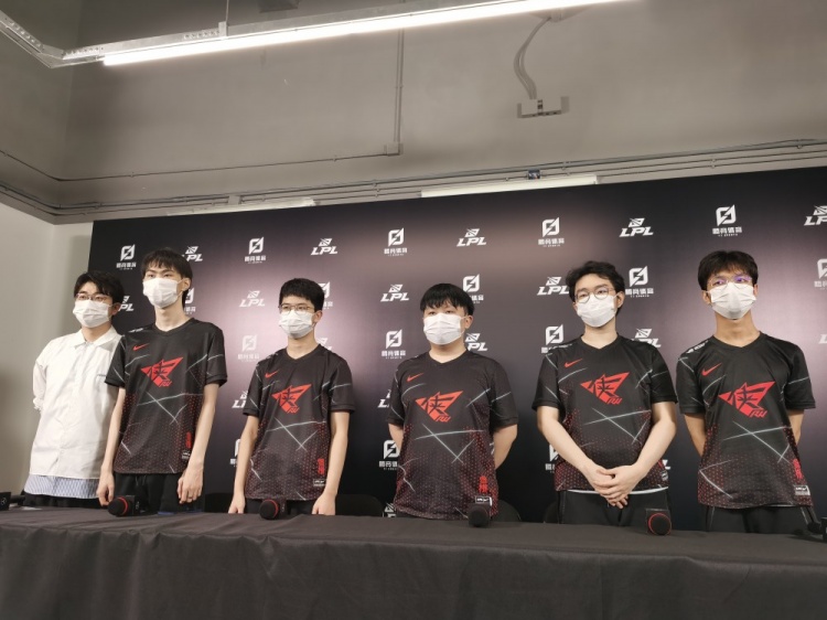 RW赛后群访:强拆失败的时候都感觉要G了,但SN给了机会