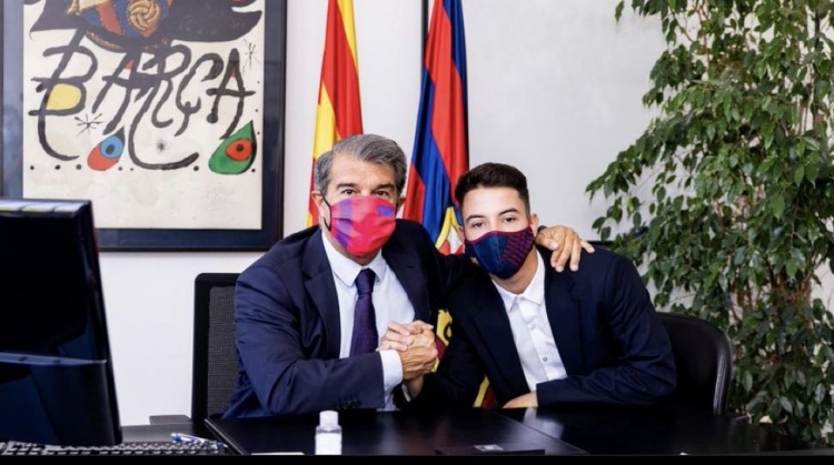 官方:巴萨与17岁青年队边锋扎卡里亚斯续约至2024年