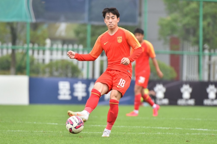 德转朱艺：留洋国青小将刘俊贤加盟武汉队