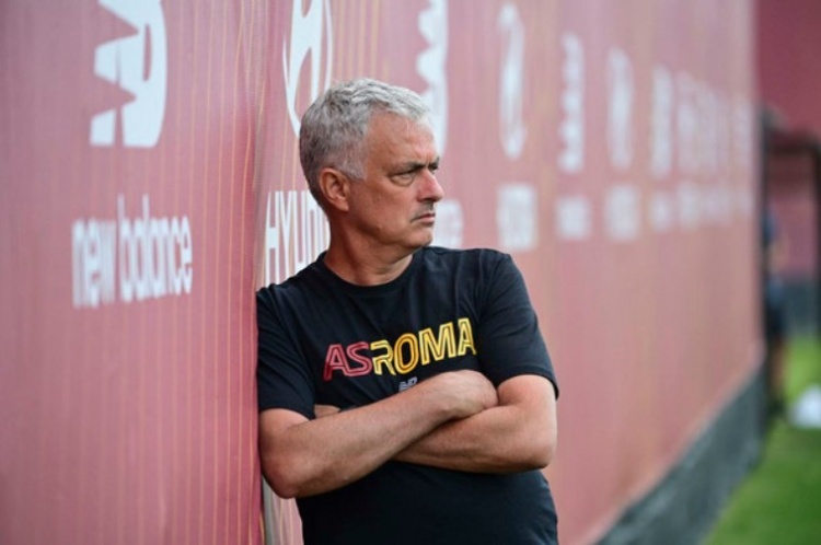 穆帅晒训练照:每天都是开心的一天,因为手下的将士们热爱工作