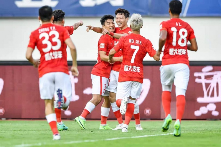 半场-韦世豪包抄破门高准翼建功 广州队暂2-1重庆