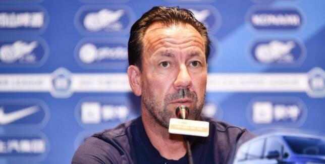 范加斯特：球队打不死的精神值得肯定，很满意叶楚贵的表现