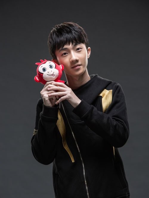 前Snake打野Zzr发博评论吴亦凡事件：尊重是相互的 不要太恋爱脑