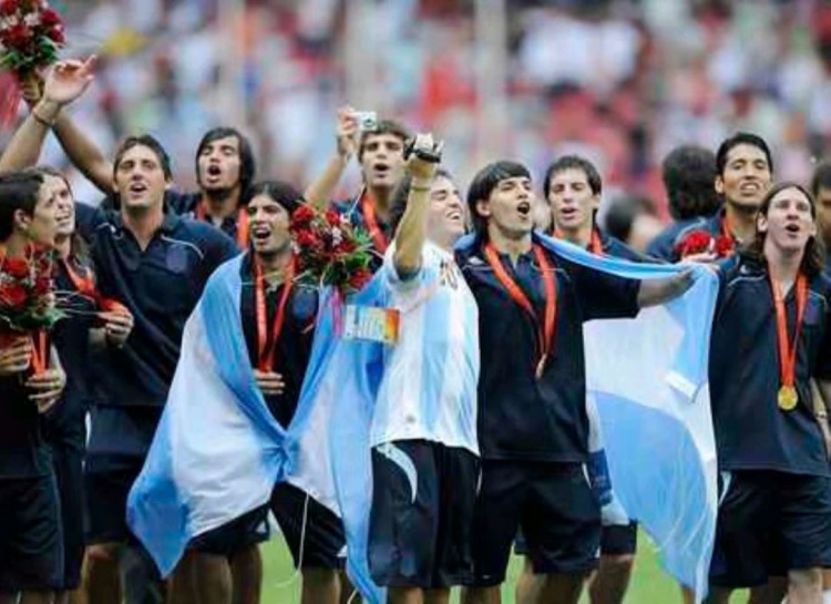 奥运男足经典往事——他们的绿茵人生，我们的青春记忆