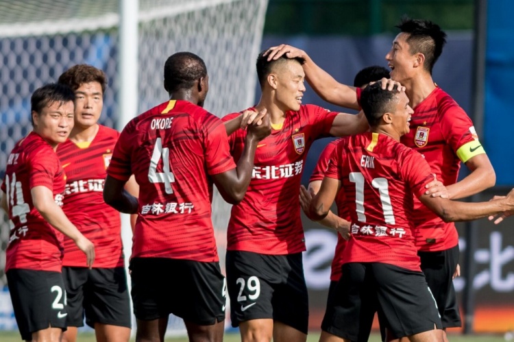 半场-谭龙反击破门李磊中框 亚泰1-0领先国安