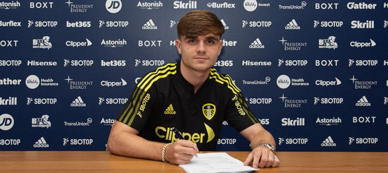 官方：切尔西18岁小将刘易斯-贝特加盟利兹联，双方签约3年