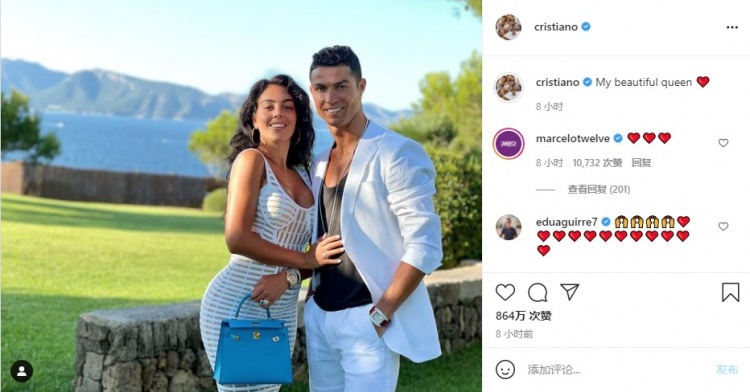 C罗ins晒与乔治娜合影:我美丽的女王