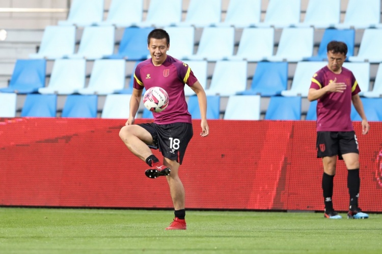 头顶脚踢!向柏旭替补20分钟戴帽,成都6-0大胜后再取7-0大捷