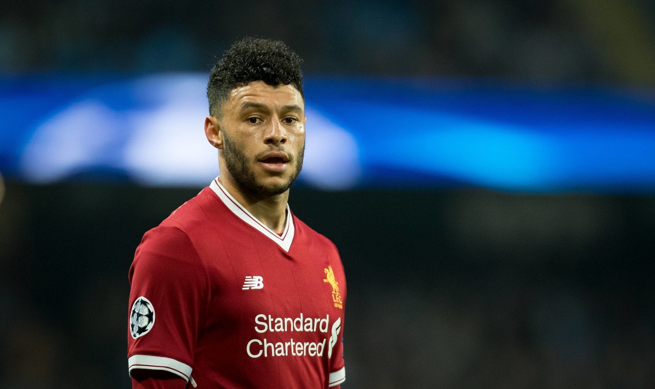 镜报：张伯伦夏季训练提升明显 克洛普或许会让他踢不同位置