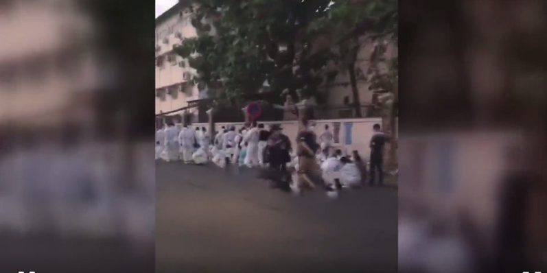 【网友爆料】西港大批华人回国：集体报名、专车接送、统一办理相关证件