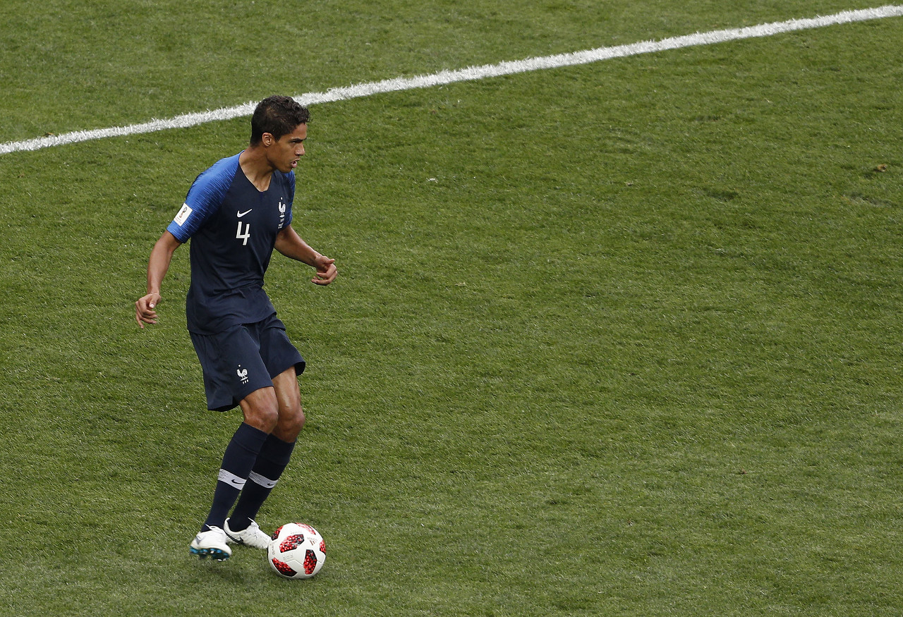 记者：曼联希望5千万欧以内签下瓦拉内，谈判已进入尾声