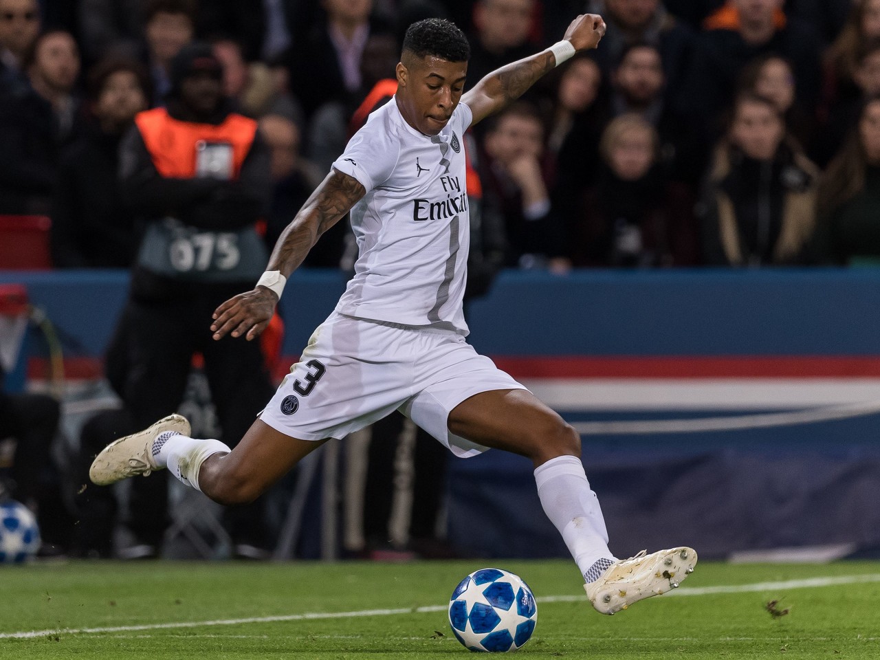 队报：切尔西有意引进金彭贝，但可能得先出售球员