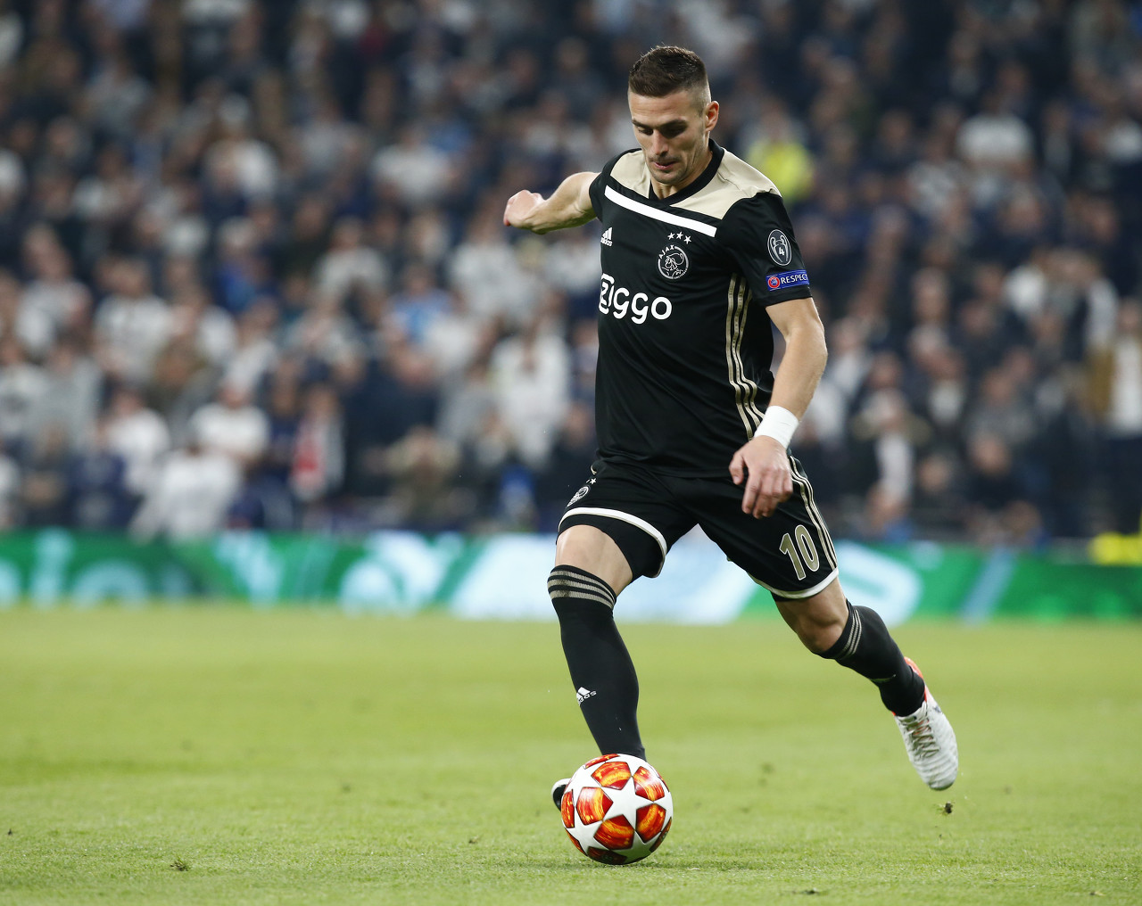 阿贾克斯总监：塔迪奇今夏不会被出售，他对我们非常重要