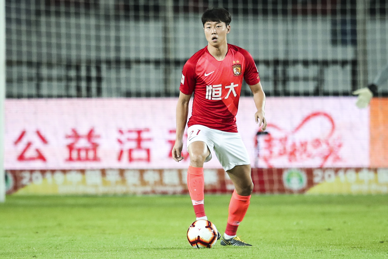 粤媒：高准翼在广州队已属于中生代，他需要更多的扛起整支球队