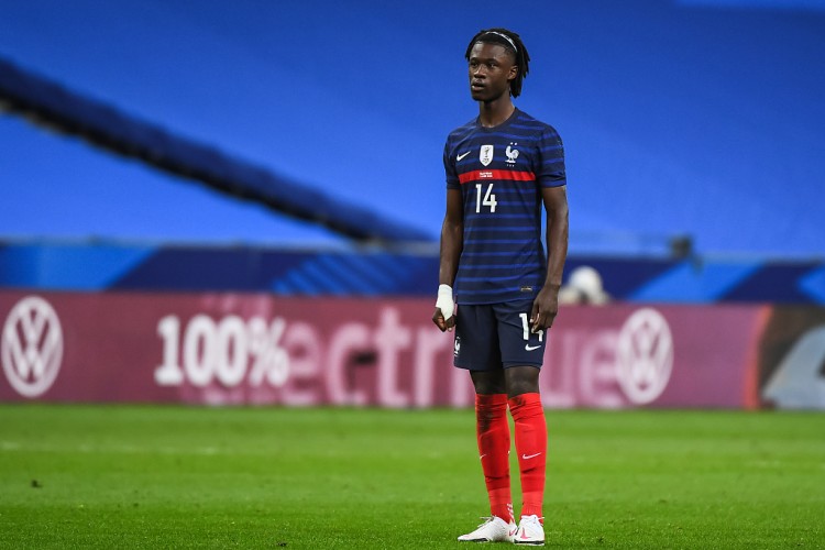 队报:多支豪门询问了卡马文加情况,签下他需要4000万欧左右