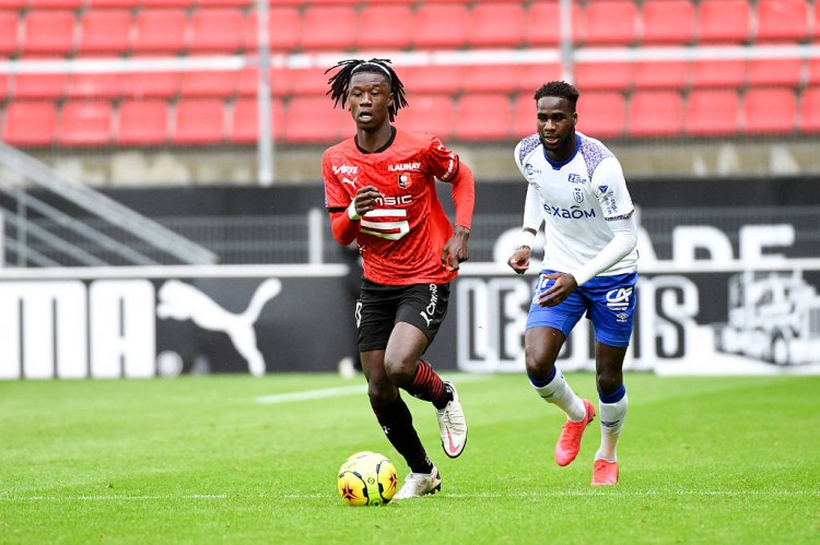 英媒:巴黎最有财力签下卡马文加,球员可能待到合同到期离队