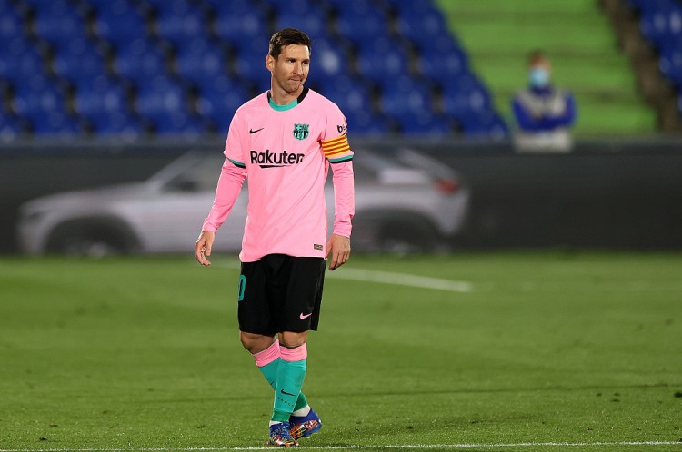 六台:大巴黎告知梅西父亲,如巴萨无法解决经济问题可以找他们