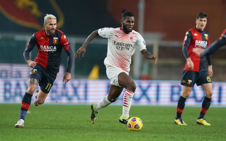 记者:未来几周米兰或与凯西续签两年短约,米兰没有失去他的风险