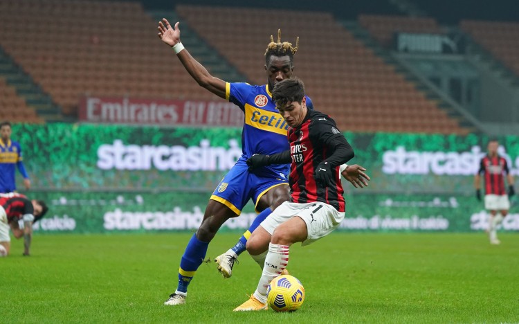 记者：AC米兰本周日将完成迪亚斯和巴洛-图雷的签约