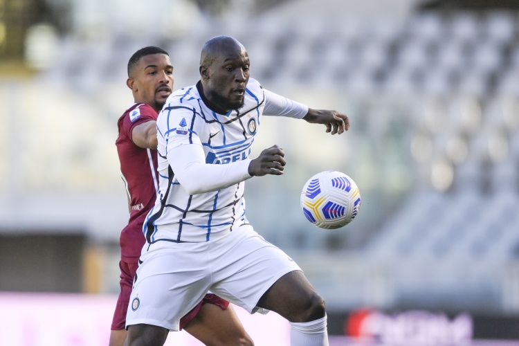 记者:引进哈兰德难度太大,切尔西准备报价卢卡库