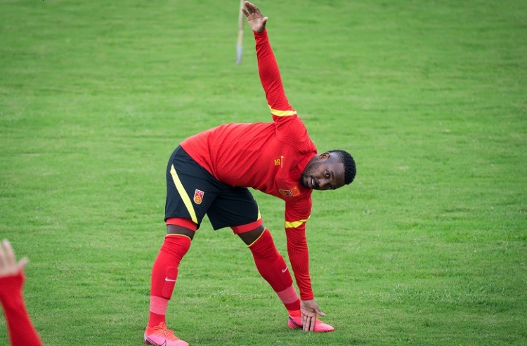 西北望：国足方面曾对费南多集训期间伤势加重向广州队致歉