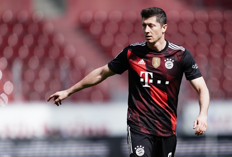 进球网：切尔西想要签下莱万或哈兰德，但两家俱乐部无意放人