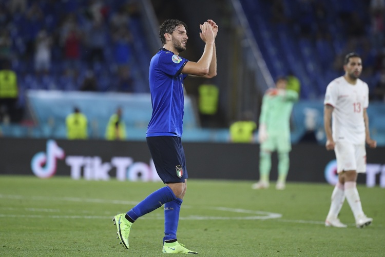 意媒:进一步接近加盟尤文,洛卡特利可能不回萨索洛参加集训