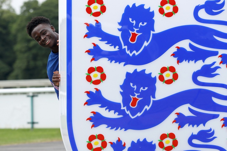 基翁：萨卡用表现证明，索斯盖特选他踢右边是正确的决定