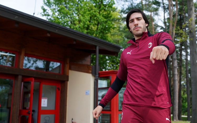 意天空:米兰敲定托纳利转会,600万欧+300万欧浮动本周四完成