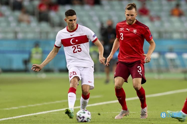 邮报:热刺阿森纳加入穆尔杜尔竞争行列,萨索洛标价1500万欧