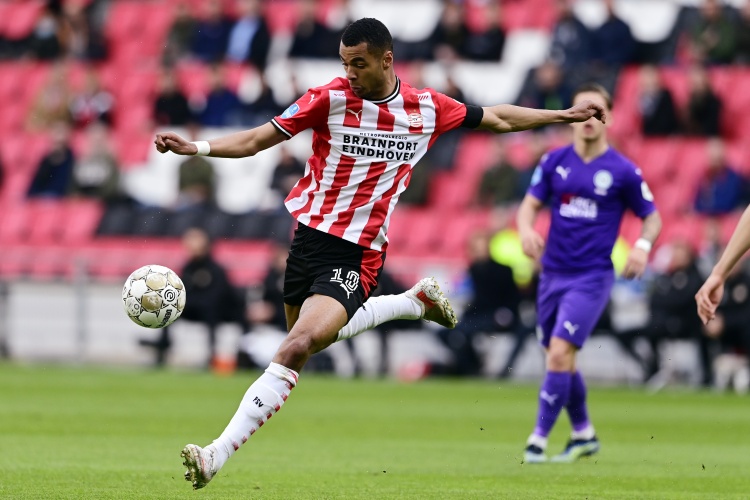 德天空：拜仁密切关注荷甲边锋加克波和安东尼