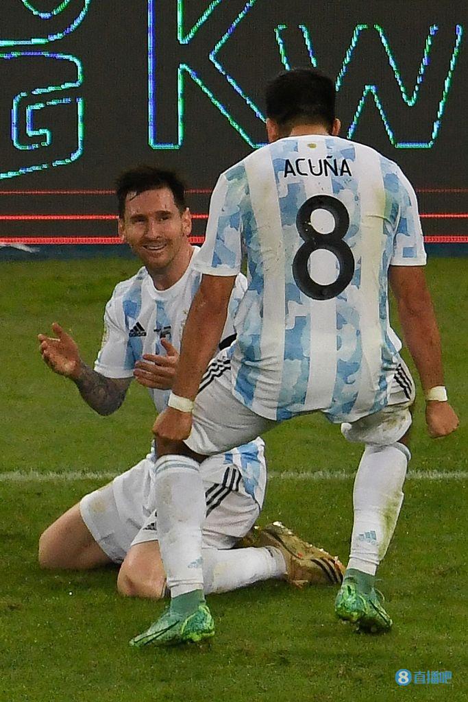 阿库尼亚妻子：我丈夫将手机背景改为和梅西赢美洲杯的照片