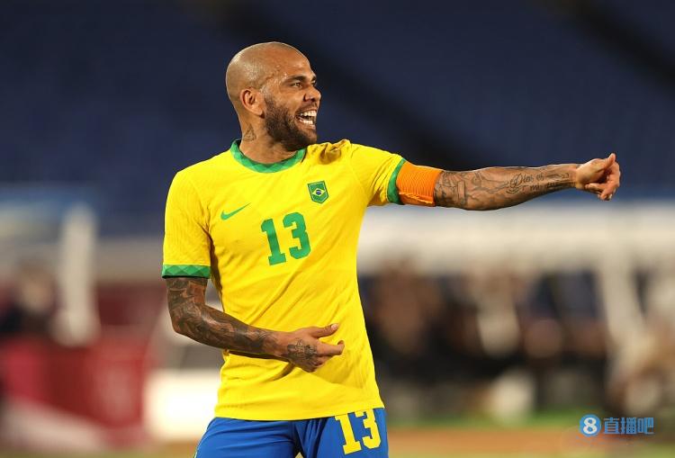 38岁阿尔维斯谈巴西国奥0-0科特迪瓦:仍然怀疑那是否该判红牌