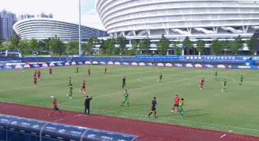 打破僵局!谭龙抽射破门,长春亚泰1-0领先北京国安