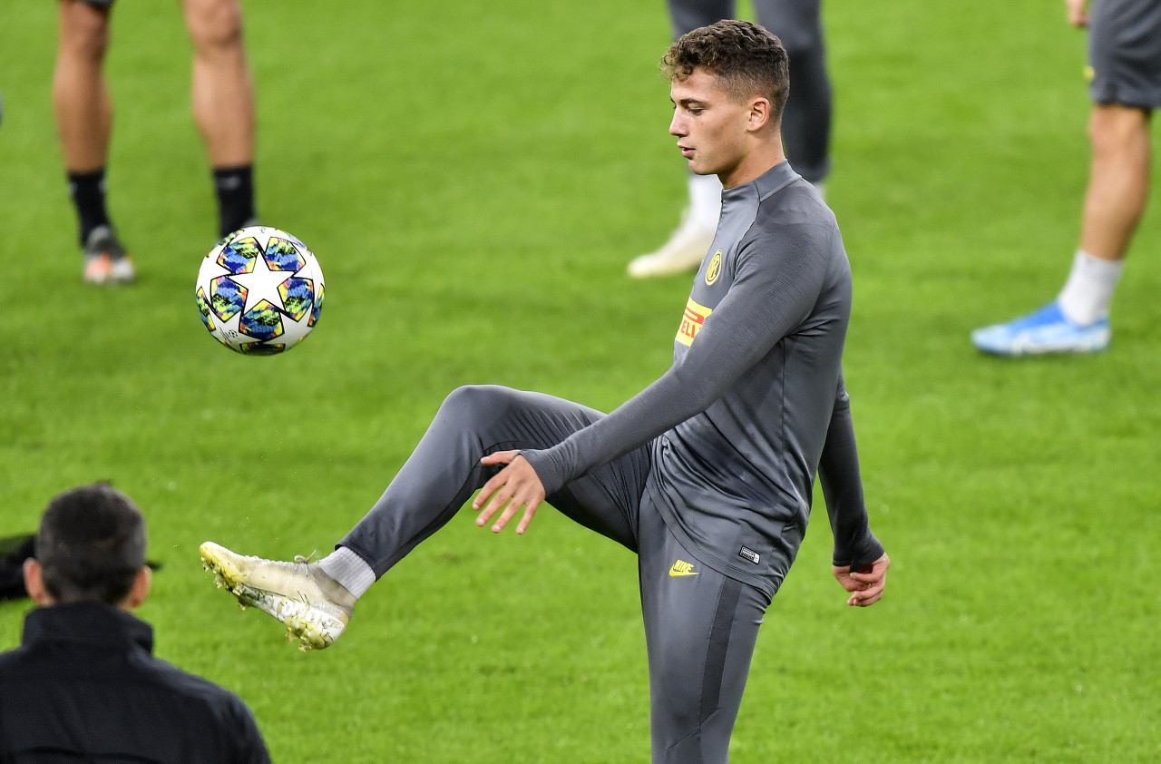 国米官方:巴塞尔租借埃斯波西托+有买断权,国米有反买断条款