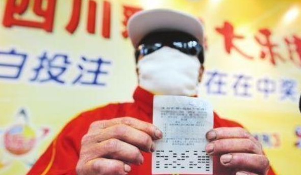 彩票中大奖采访流程，可不可以直接拿钱走，内部人揭晓答案
