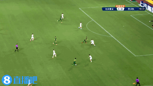 张玉宁连续摆脱横传门前,巴坎布轻松推射空门完成双响