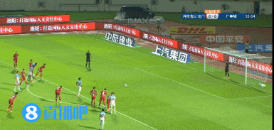 广州城获得点球，吉列尔梅离奇滑倒罚丢