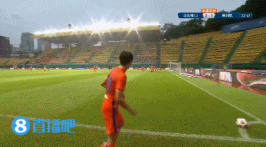 杀疯了！费莱尼梅开二度登顶射手榜！山东泰山4-1领先深圳！