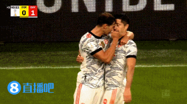 着急啊!目睹球队丢球后,哈兰德怒踢草皮