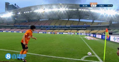 武汉队闪电扳平比分，赵宏略抽射破门