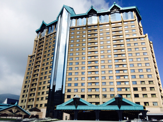 韩国江园乐园在17名员工新冠检测呈阳性后暂停娱乐场营运