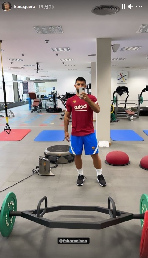 开始工作，阿圭罗今日在甘伯体育城完成巴萨首训
