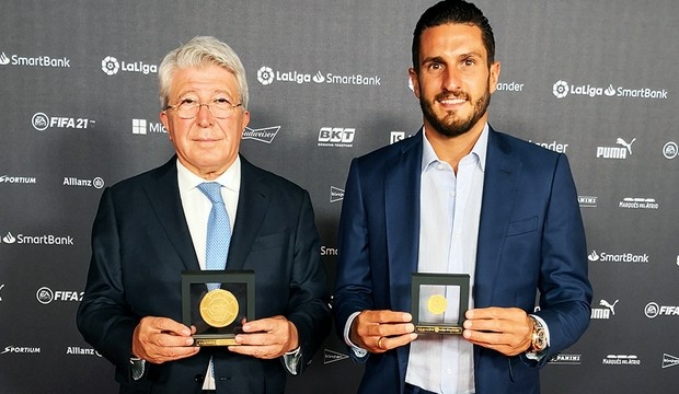 马竞官方：俱乐部被授予上赛季西甲联赛冠军徽章