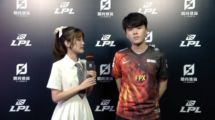 英文流采访FPX.Lwx:我们现在状态不错 有信心赢到最后