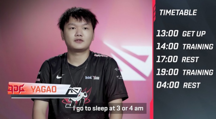 外网热议LPL选手每天训练13小时:没有巨大牺牲怎有巨大成就